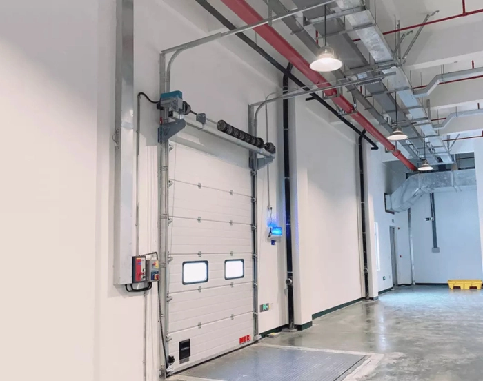 Chia sẻ kinh nghiệm lựa chọn cửa cuốn nhanh trượt trần