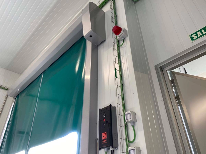 Những quy chuẩn an an toàn khi sử dụng cửa cuốn nhanh